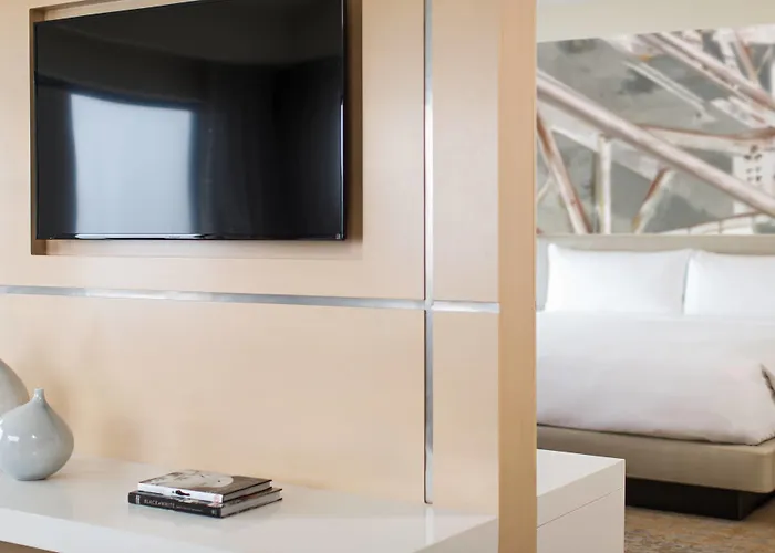 Marriott Downtown Magnificent Mile Hotel