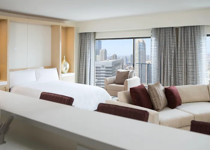 Marriott Downtown Magnificent Mile Hotel 4*