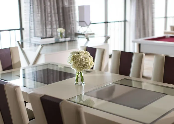 Marriott Downtown Magnificent Mile Hotel 4*