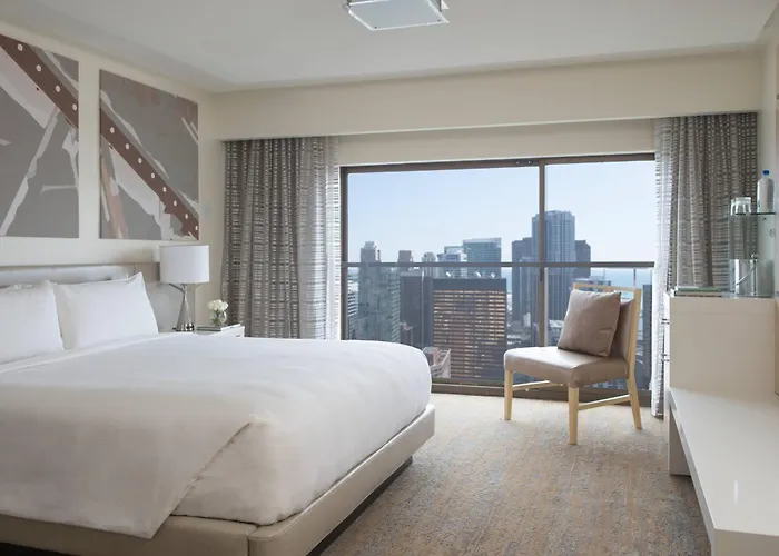 Marriott Downtown Magnificent Mile Hotel 4*