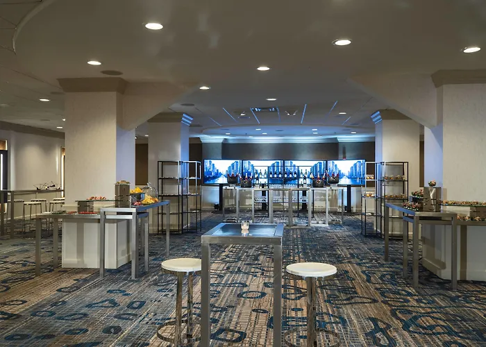 Marriott Downtown Magnificent Mile Hotel 4*