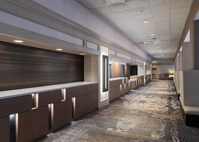 Marriott Downtown Magnificent Mile Hotel 4*