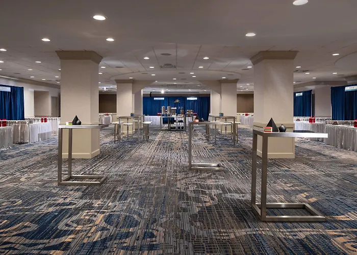 Marriott Downtown Magnificent Mile 4*