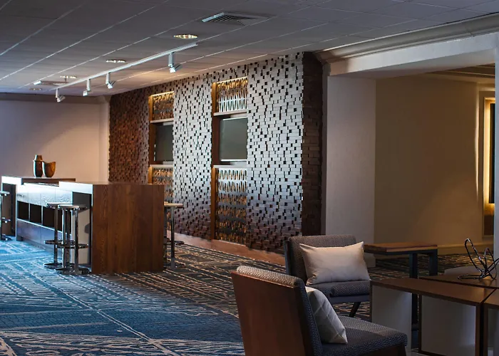 Marriott Downtown Magnificent Mile 4*
