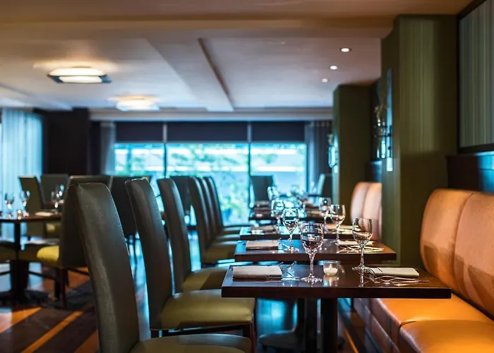 Marriott Downtown Magnificent Mile Hotel 4*